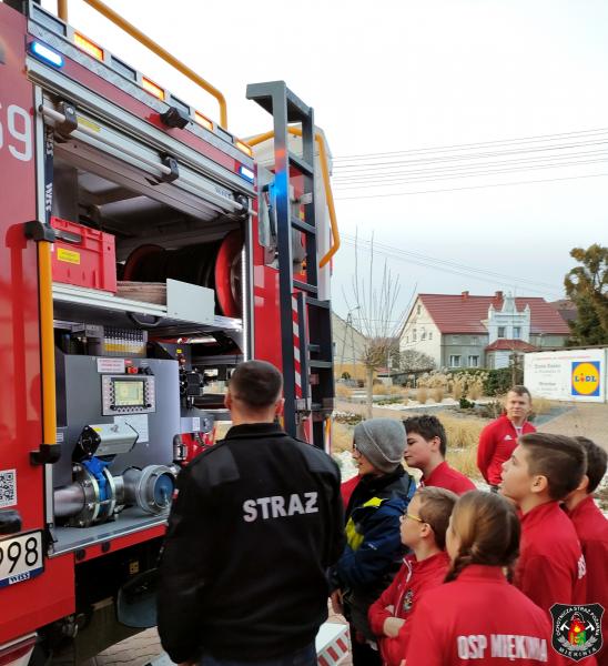Pierwsza zbiórka Młodzieżowej Drużyny Pożarniczej w Miękini