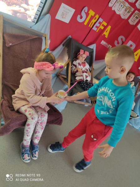 Dzień Kobiet w grupie Pszczółki