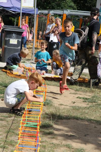 Lato z Komarami w Malczycach