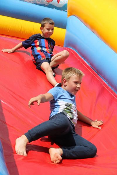 Lato z Komarami w Malczycach