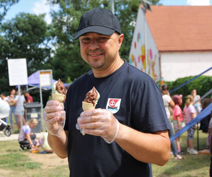 Lato z Komarami w Malczycach