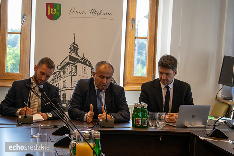 Kolejne spotkanie z przedstawicielami firmy Intel. Zasadzony dąb symbolem trwałości