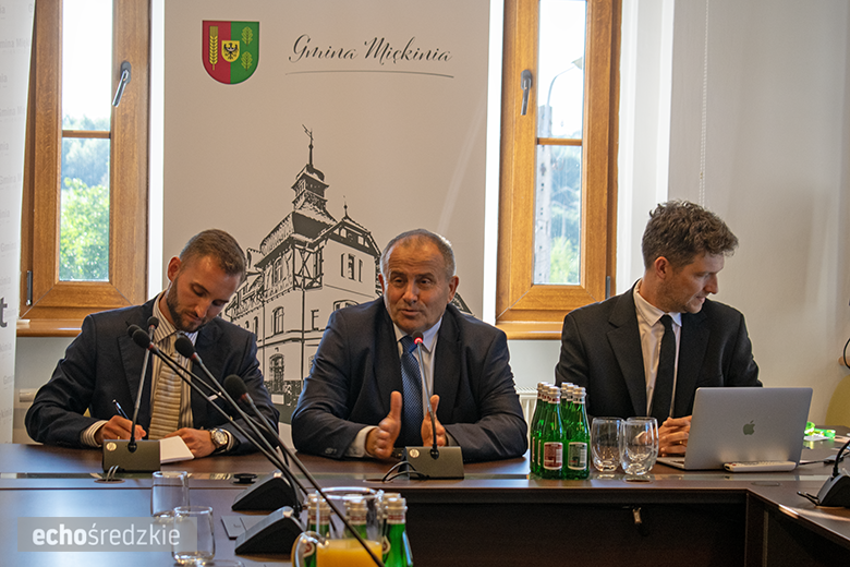 Kolejne spotkanie z przedstawicielami firmy Intel. Zasadzony dąb symbolem trwałości