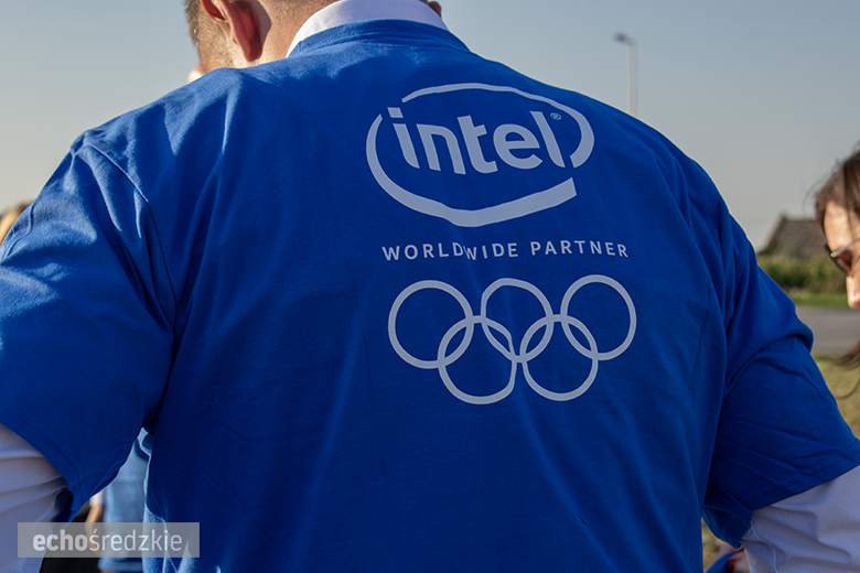 Kolejne spotkanie z przedstawicielami firmy Intel. Zasadzony dąb symbolem trwałości