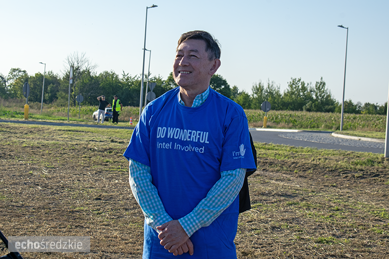 Kolejne spotkanie z przedstawicielami firmy Intel. Zasadzony dąb symbolem trwałości