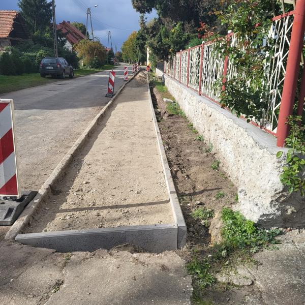 Budowa chodnika w Osieku