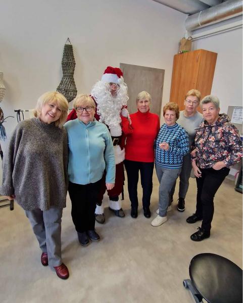 Świąteczne Elfy zaangażowały Seniorów w świąteczne przygotowania!