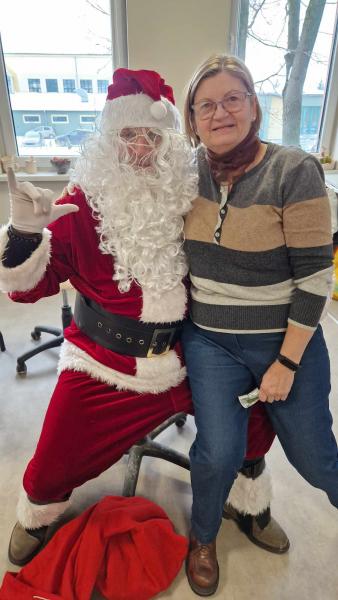 Świąteczne Elfy zaangażowały Seniorów w świąteczne przygotowania!