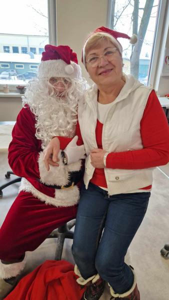 Świąteczne Elfy zaangażowały Seniorów w świąteczne przygotowania!