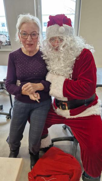 Świąteczne Elfy zaangażowały Seniorów w świąteczne przygotowania!