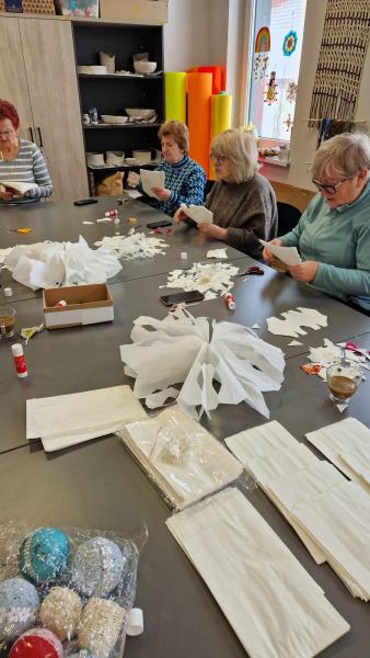 Świąteczne Elfy zaangażowały Seniorów w świąteczne przygotowania!