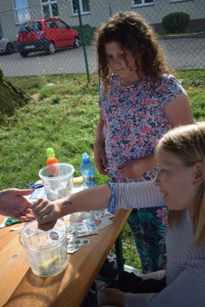 Dzień Dziecka na boisku sportowym w Kostomłotach