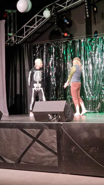 Aktorzy amatorzy zaprezentowali spektakl "Kto się boi Pani EŚ"