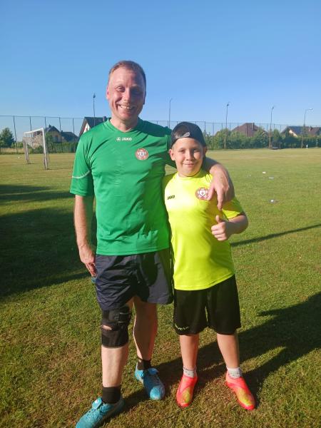 Na boisku w Kostomłotach świętowano zakończenie mijającego sezonu