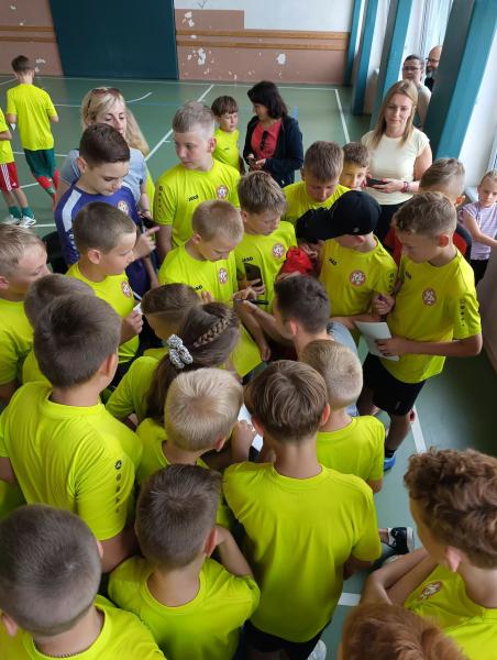 Na boisku w Kostomłotach świętowano zakończenie mijającego sezonu