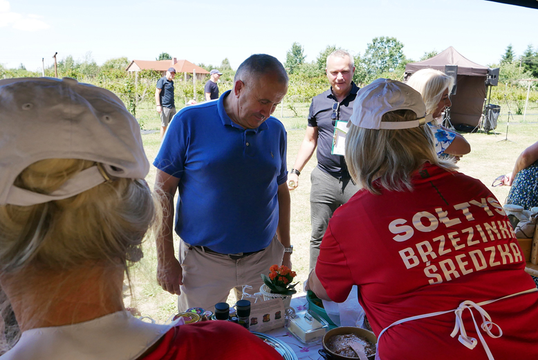 Wyłoniono mistrzów dania z miodem. W Lutyni odbył się Miodowy Piknik
