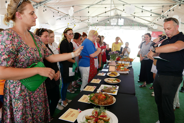 Wyłoniono mistrzów dania z miodem. W Lutyni odbył się Miodowy Piknik