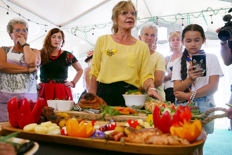 Wyłoniono mistrzów dania z miodem. W Lutyni odbył się Miodowy Piknik