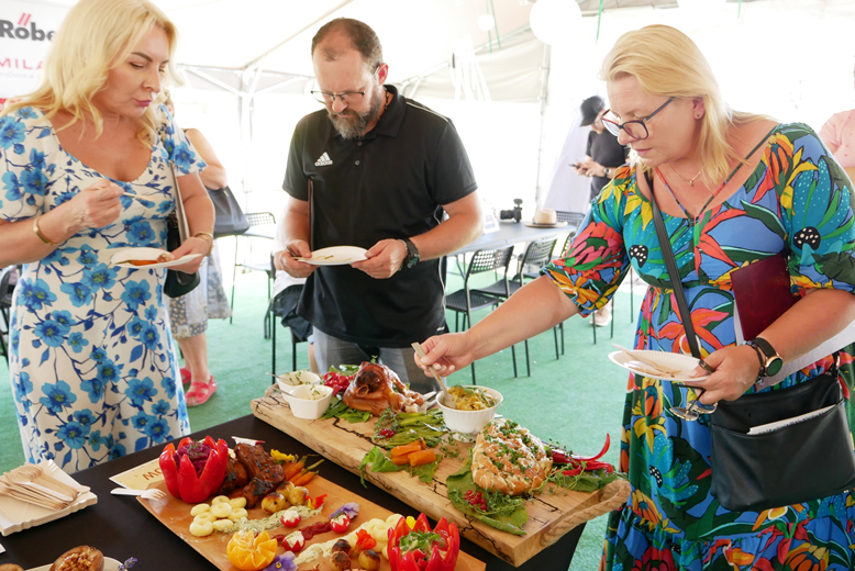 Wyłoniono mistrzów dania z miodem. W Lutyni odbył się Miodowy Piknik