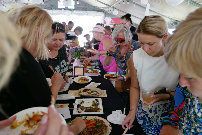 Wyłoniono mistrzów dania z miodem. W Lutyni odbył się Miodowy Piknik