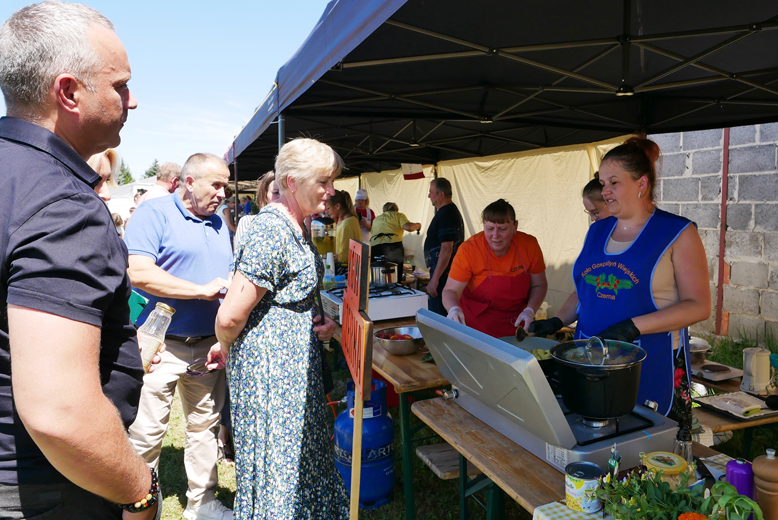 Wyłoniono mistrzów dania z miodem. W Lutyni odbył się Miodowy Piknik