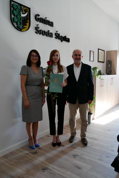 Pogratulowano nauczycielom, którzy właśnie zdali egzamin na stopień nauczyciela mianowanego