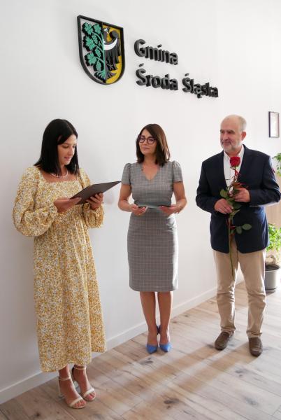 Pogratulowano nauczycielom, którzy właśnie zdali egzamin na stopień nauczyciela mianowanego