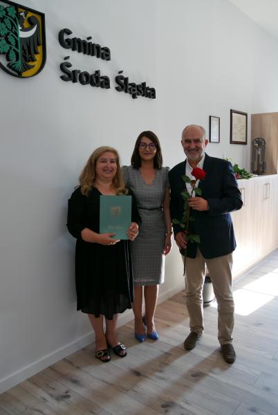 Pogratulowano nauczycielom, którzy właśnie zdali egzamin na stopień nauczyciela mianowanego