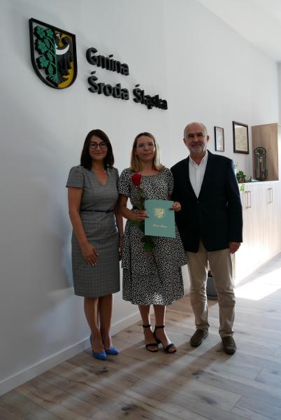 Pogratulowano nauczycielom, którzy właśnie zdali egzamin na stopień nauczyciela mianowanego