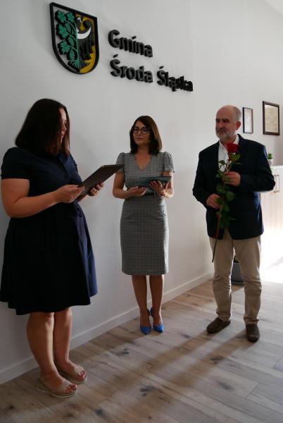 Pogratulowano nauczycielom, którzy właśnie zdali egzamin na stopień nauczyciela mianowanego