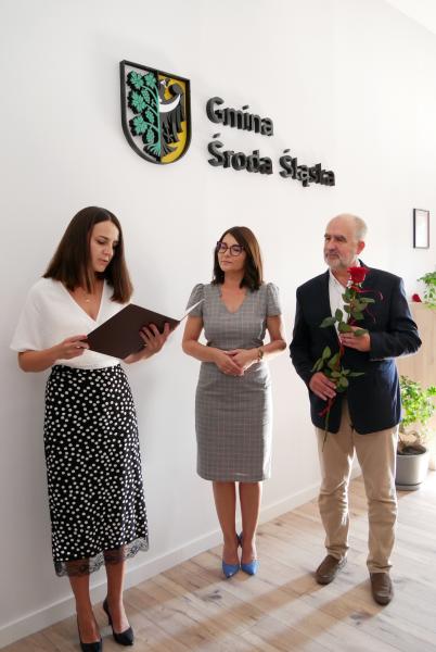 Pogratulowano nauczycielom, którzy właśnie zdali egzamin na stopień nauczyciela mianowanego