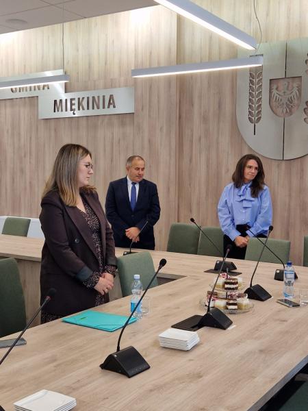 Nauczycielkom wręczono akty nadania i listy gratulacyjne