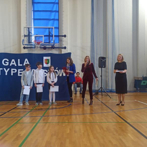 Wręczenie listów gratulacyjnych dla stypendystów