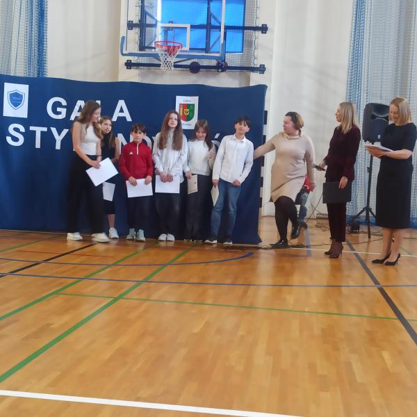 Wręczenie listów gratulacyjnych dla stypendystów