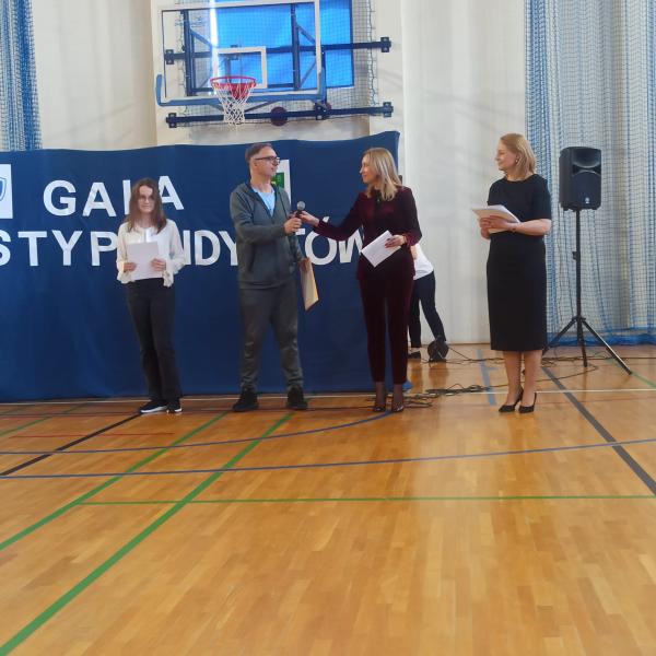 Wręczenie listów gratulacyjnych dla stypendystów