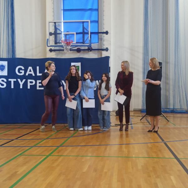 Wręczenie listów gratulacyjnych dla stypendystów