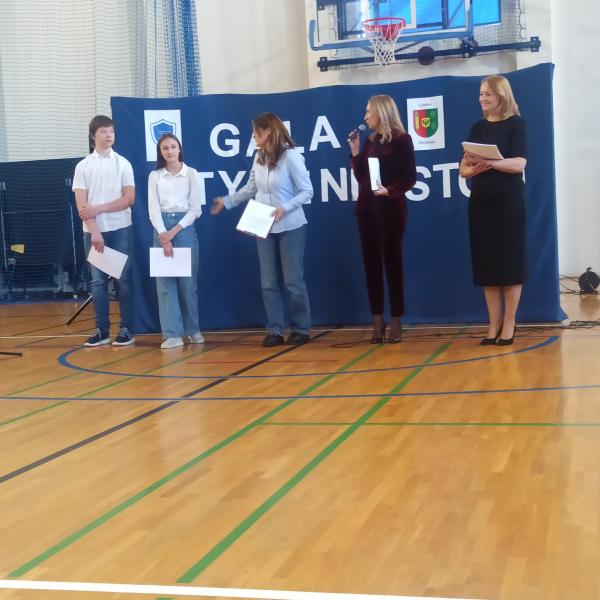 Wręczenie listów gratulacyjnych dla stypendystów