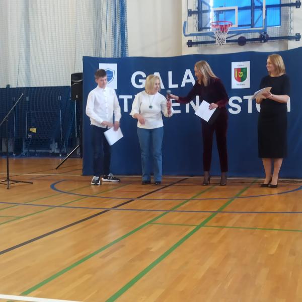 Wręczenie listów gratulacyjnych dla stypendystów