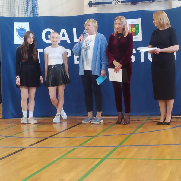 Wręczenie listów gratulacyjnych dla stypendystów