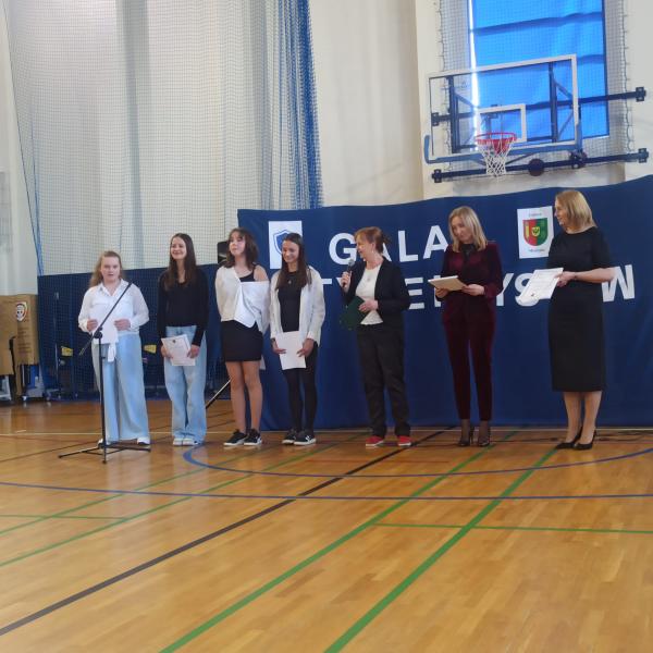 Wręczenie listów gratulacyjnych dla stypendystów