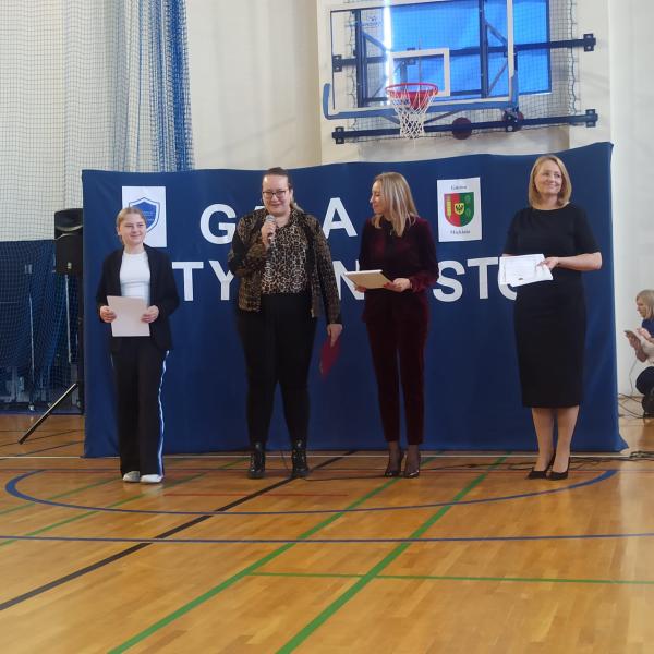 Wręczenie listów gratulacyjnych dla stypendystów