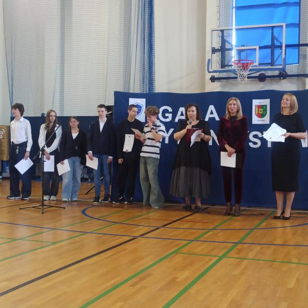 Wręczenie listów gratulacyjnych dla stypendystów