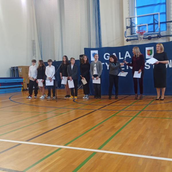 Wręczenie listów gratulacyjnych dla stypendystów