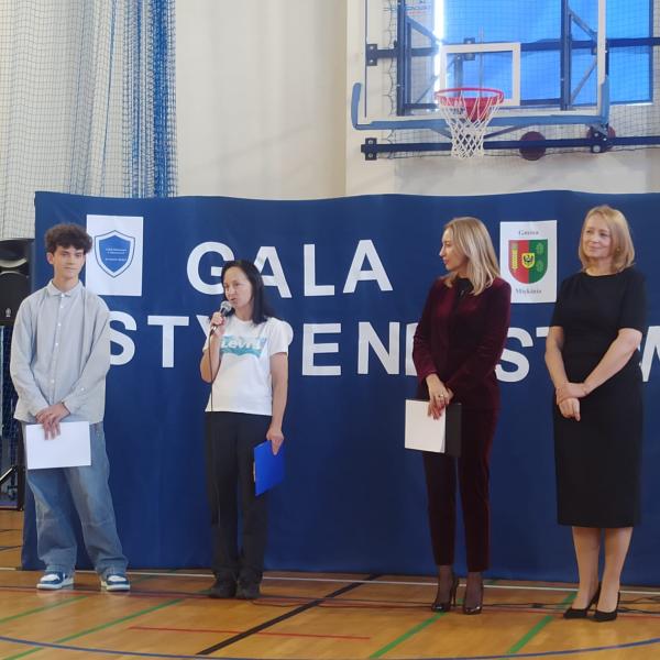 Wręczenie listów gratulacyjnych dla stypendystów