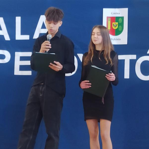 Wręczenie listów gratulacyjnych dla stypendystów