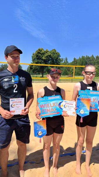 Siatkarki z Miękini z medalami