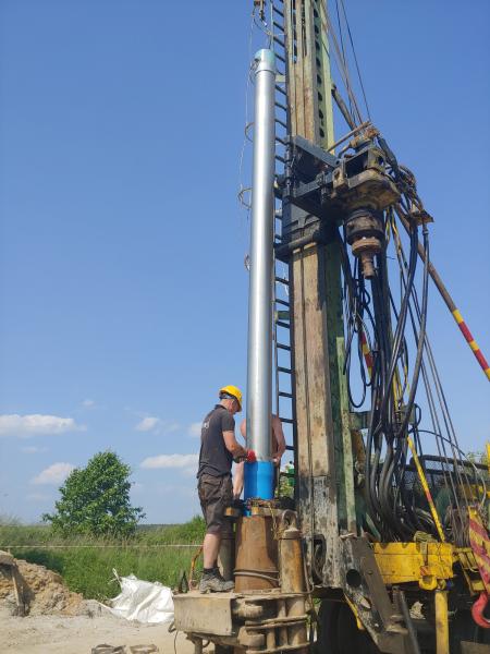 Trwają prace przy odwiertach i budowie rurociągów
