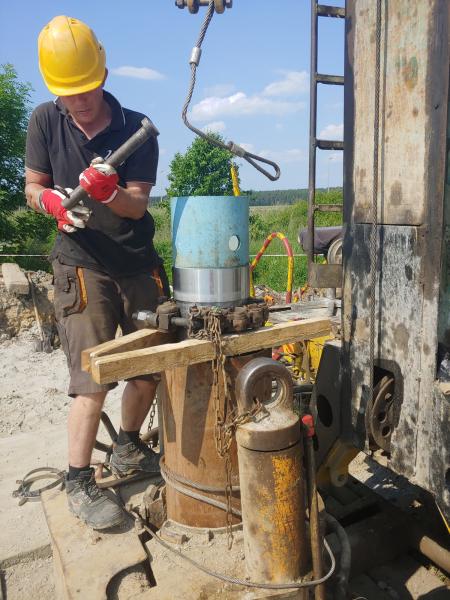 Trwają prace przy odwiertach i budowie rurociągów