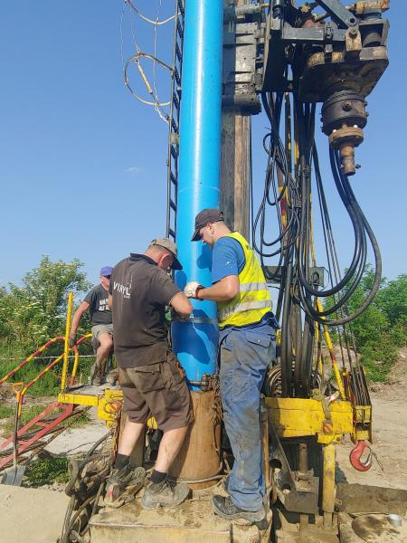 Trwają prace przy odwiertach i budowie rurociągów