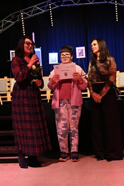 "Skrzydła, których nie widać"